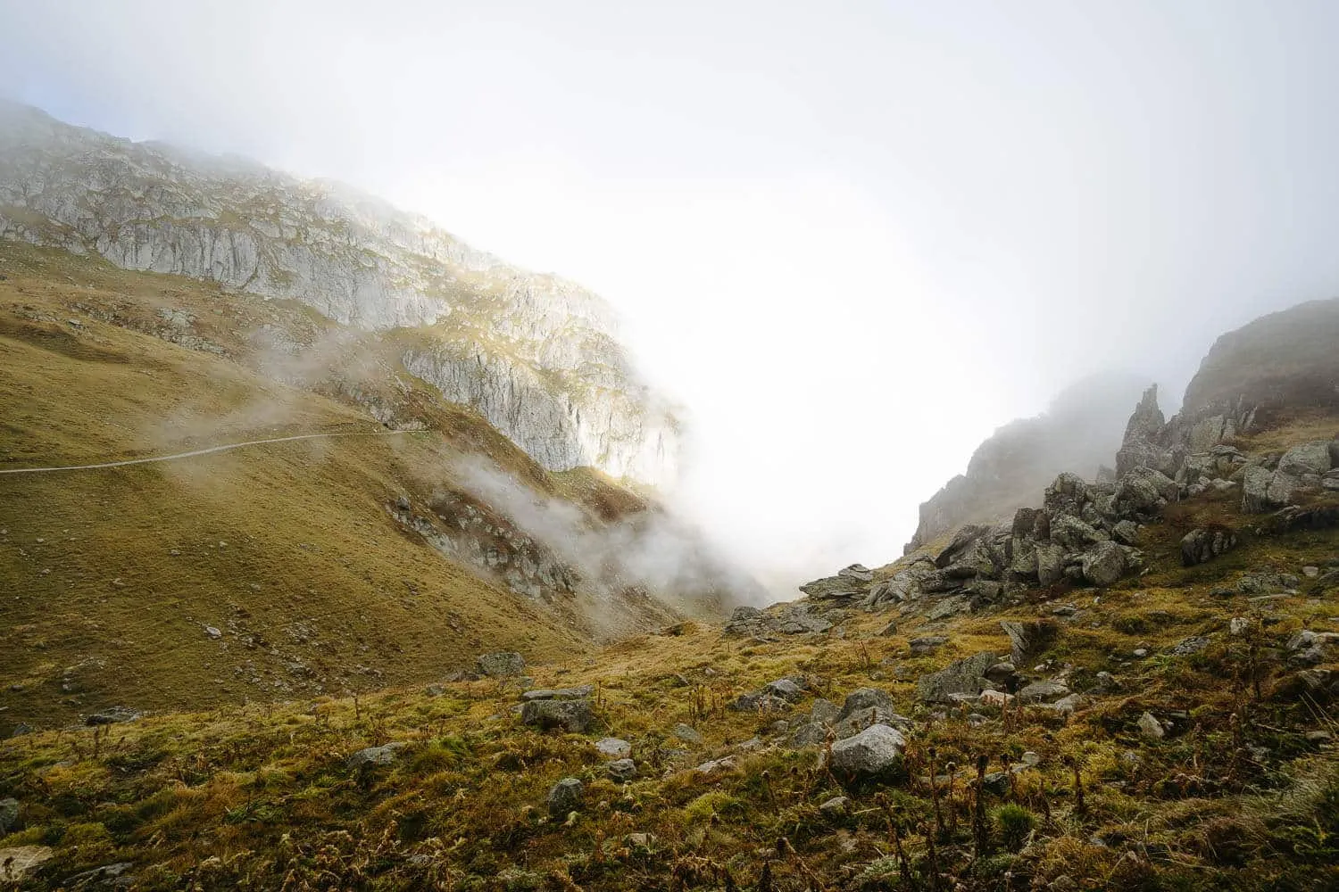 The mist after leaving the Tälligrattunnel
