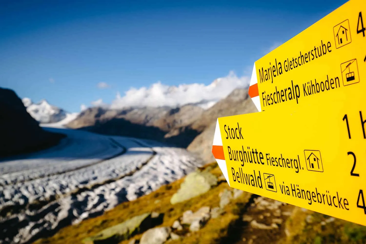 Hiking signs at Roti Chumme