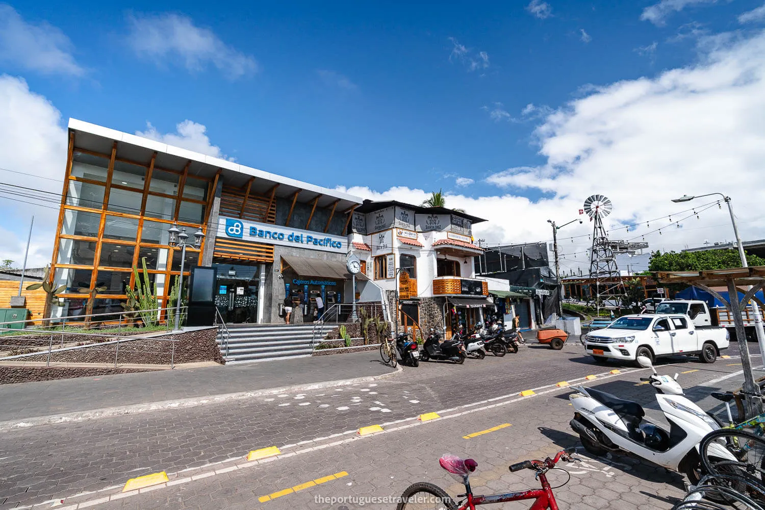 Banks in Puerto Ayora