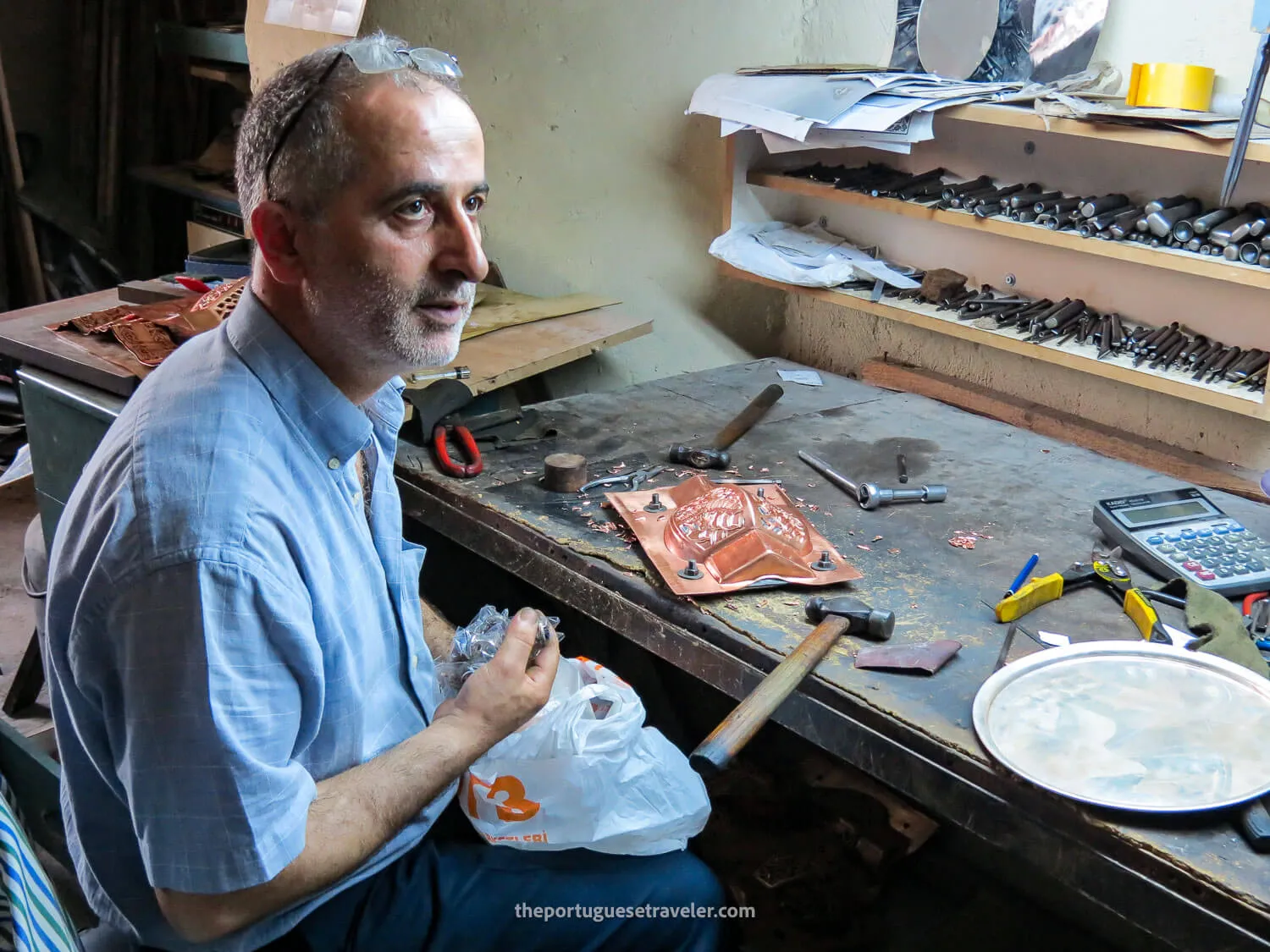 A lamp workshop in Büyük Valide Han