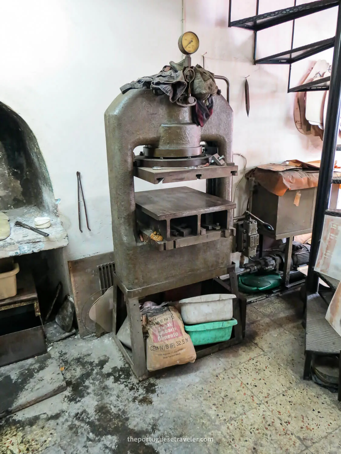 A workshop inside the Büyük Valide Han