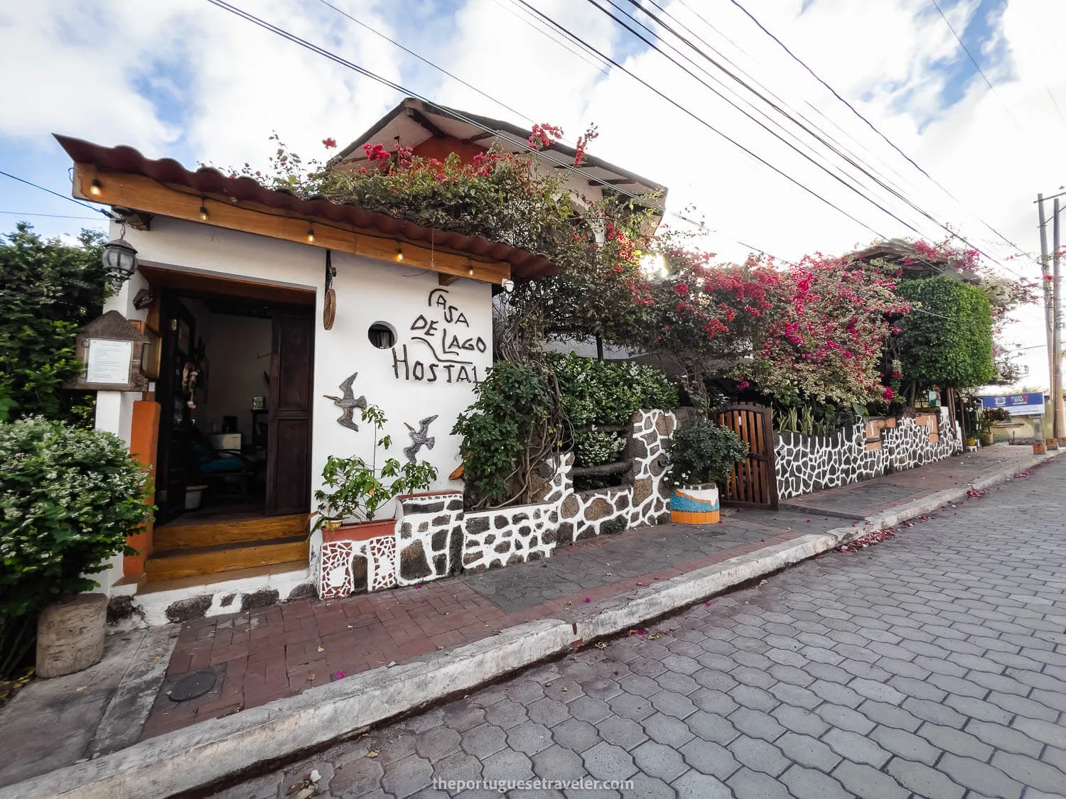 Hostal Casa del Lago in Santa Cruz Island
