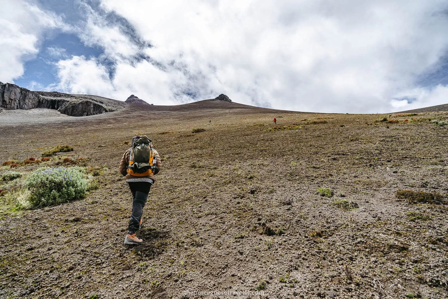 The way up the sandy slope to reach Morurco