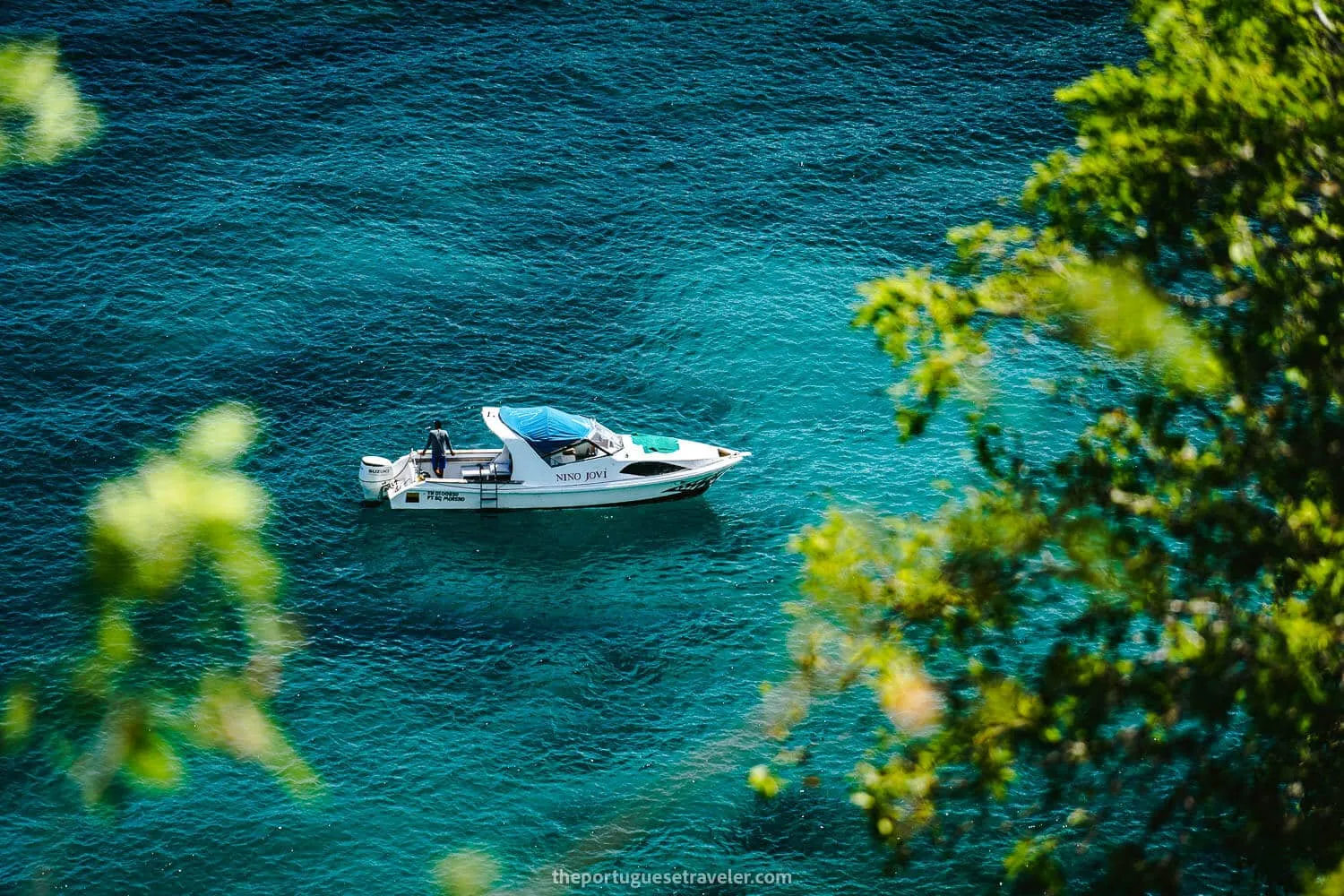 A yacht at Muelle Tijeretas