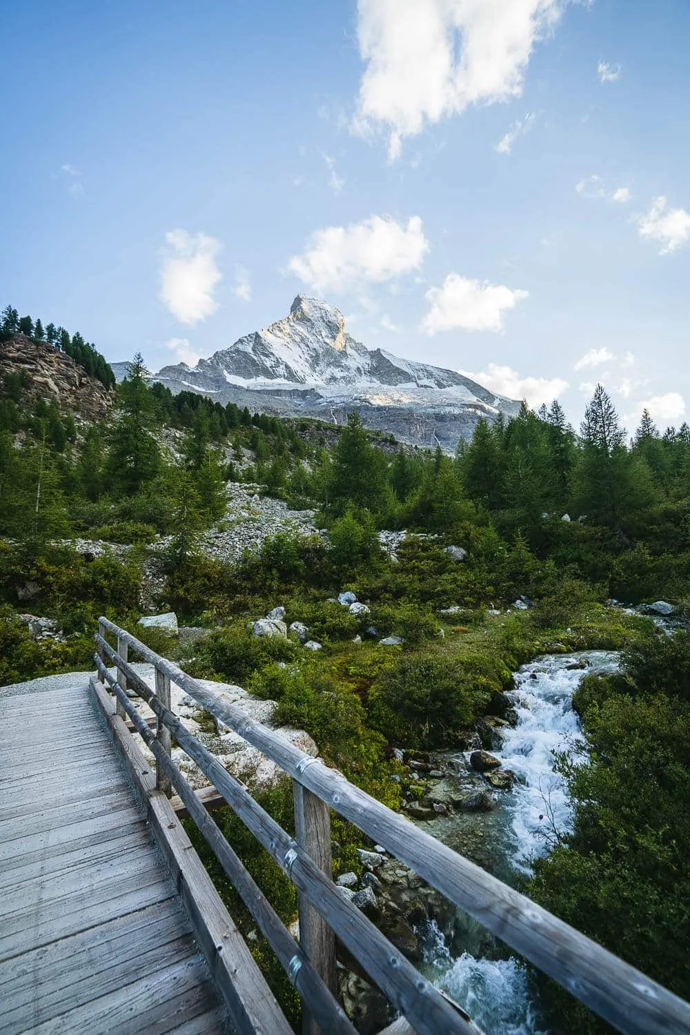 The path to the Zmutt village