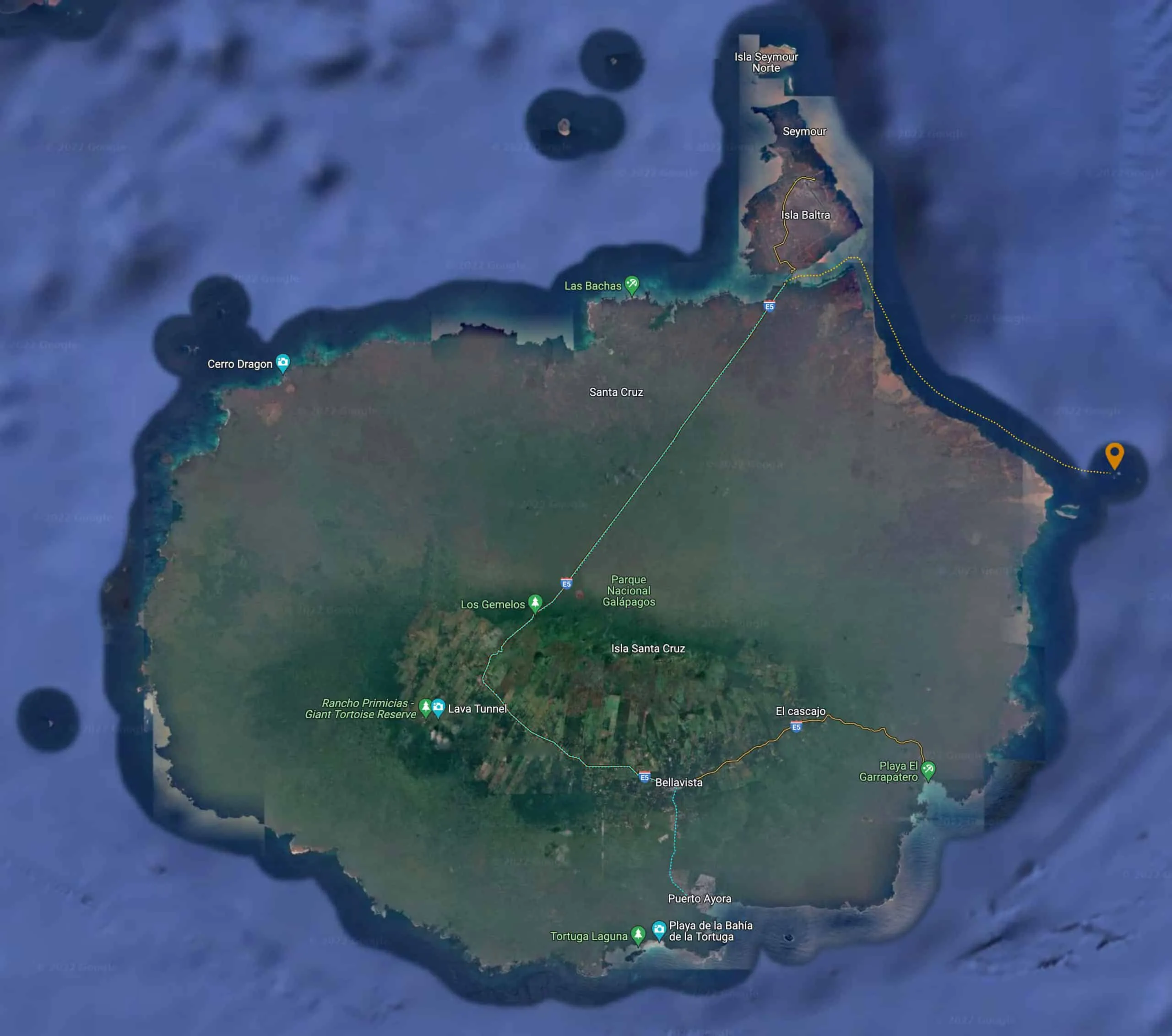 Gordon Rocks dive site location (in blue the taxi path to Itabaca Channel and in orange the boat ride)