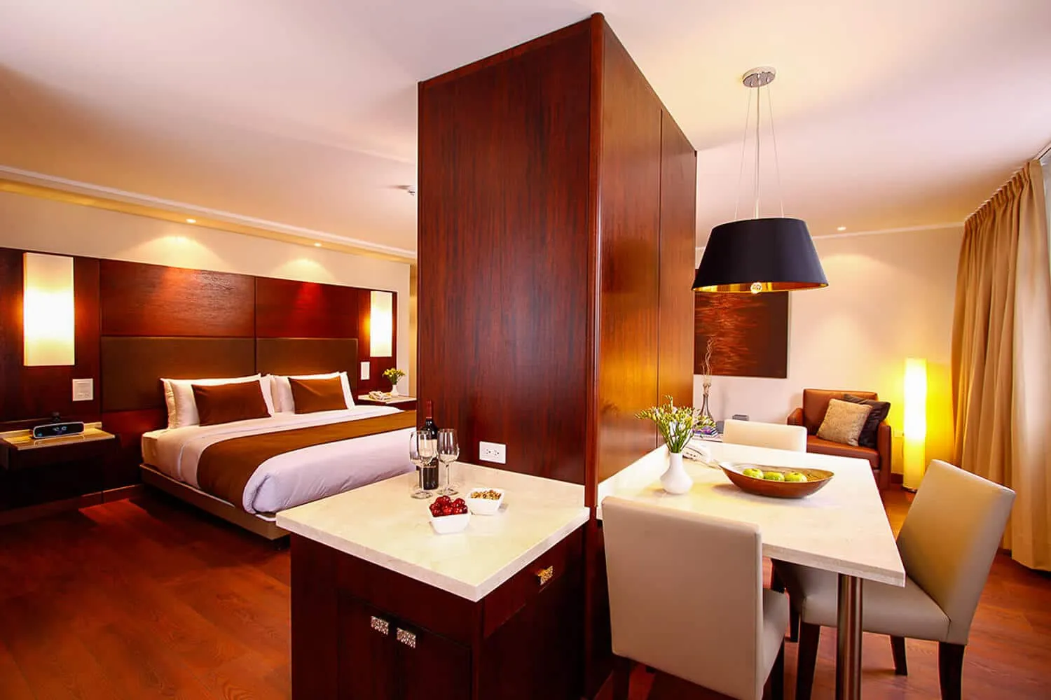Hotel Reina Isabel in Quito