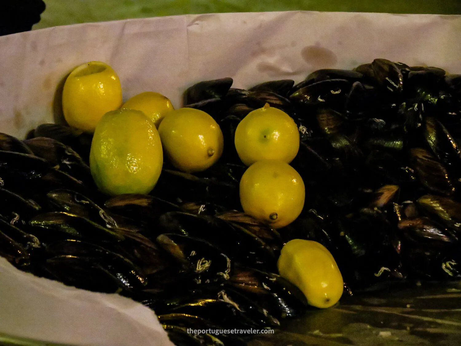 Midye Dolma seller in Istiklal Caddesi, Istanbul