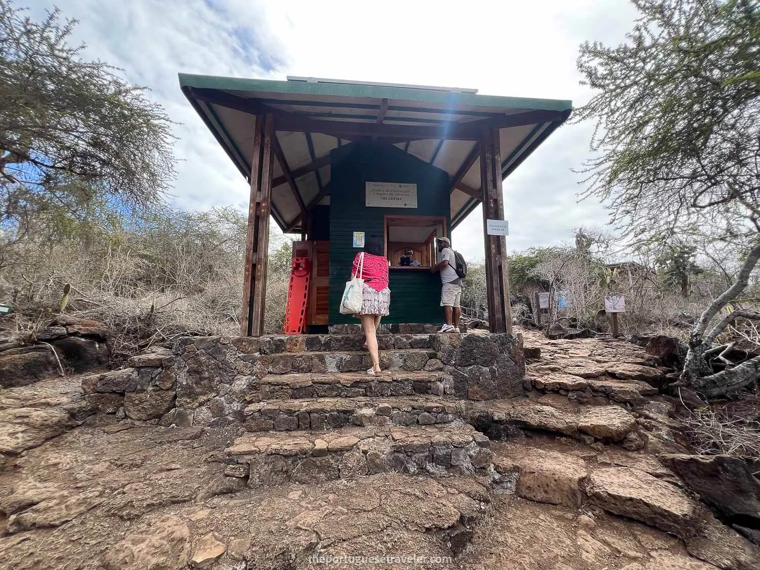 Las Grietas registration office