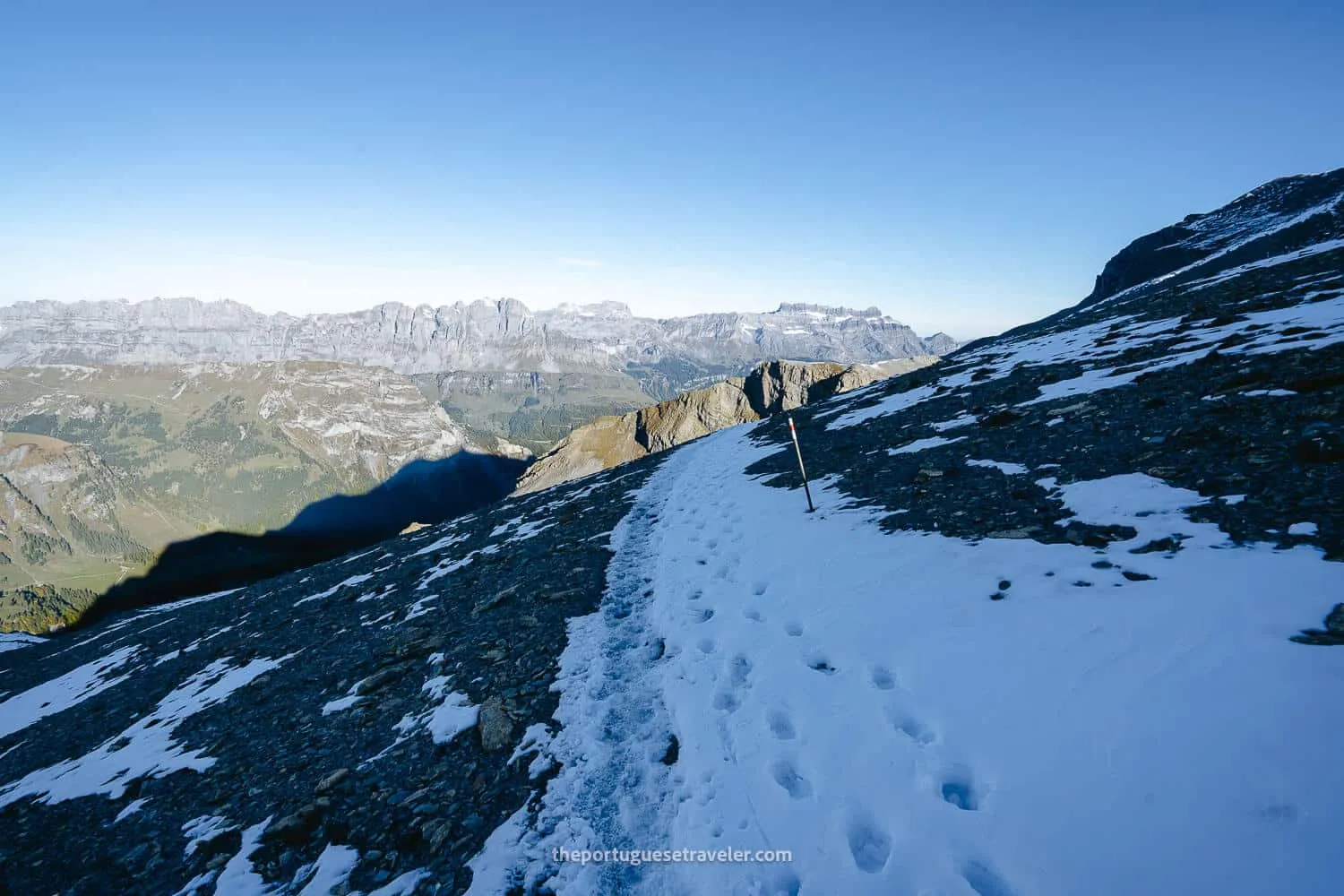 The frozen and snowy path on the back of the mountain