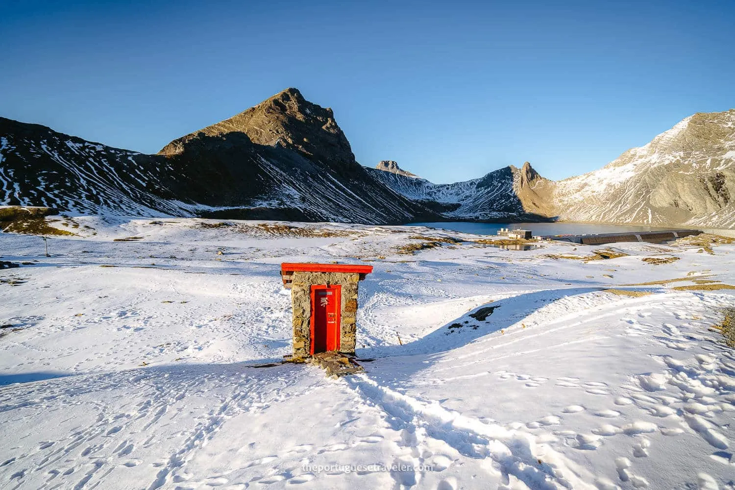 The bathroom outside Muttseehütte