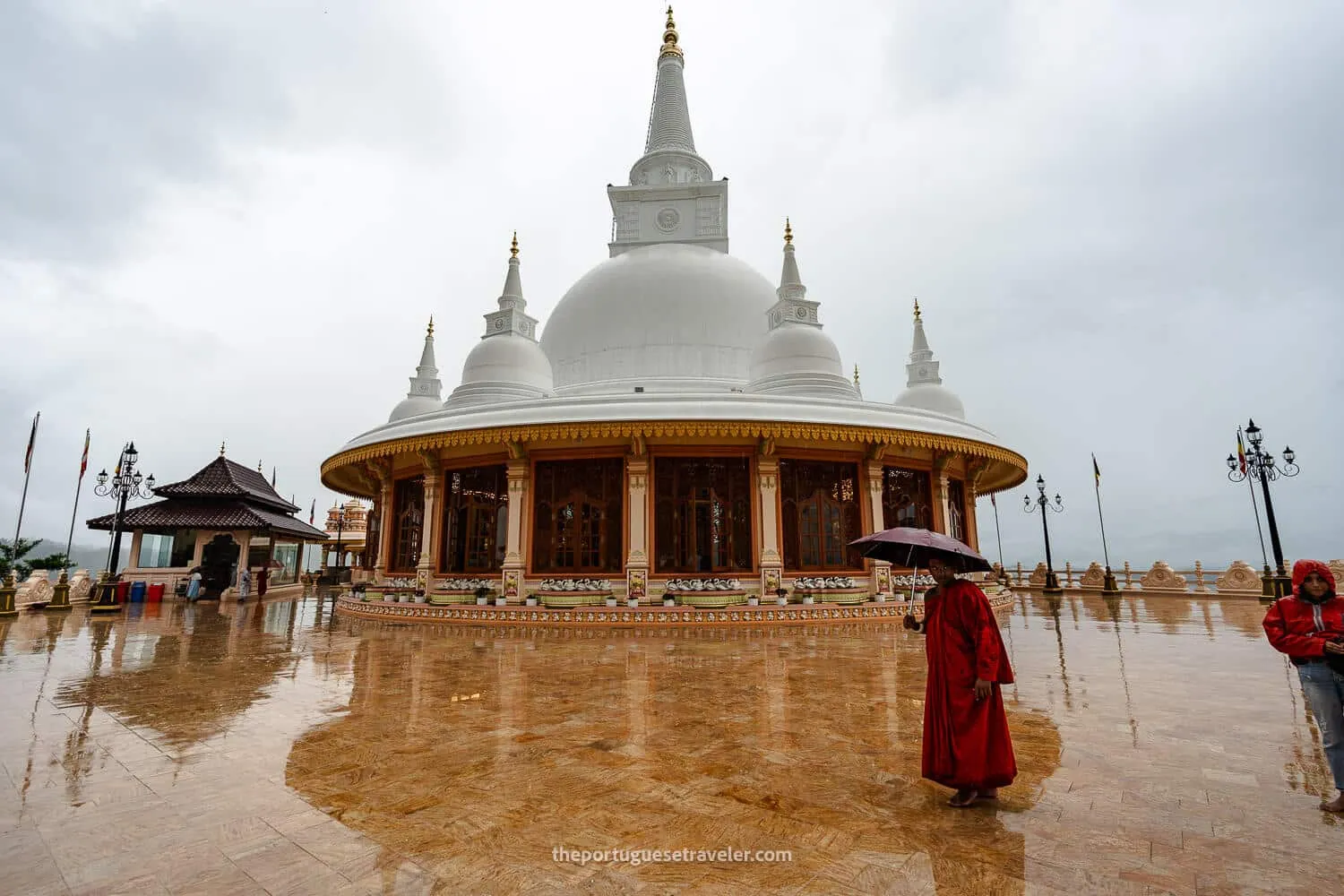 Mahamevnawa Buddhist Monastery, in Bandarawela (Sri Lanka)