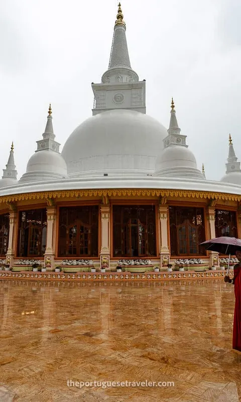 Mahamevnawa Buddhist Monastery, in Bandarawela (Sri Lanka)