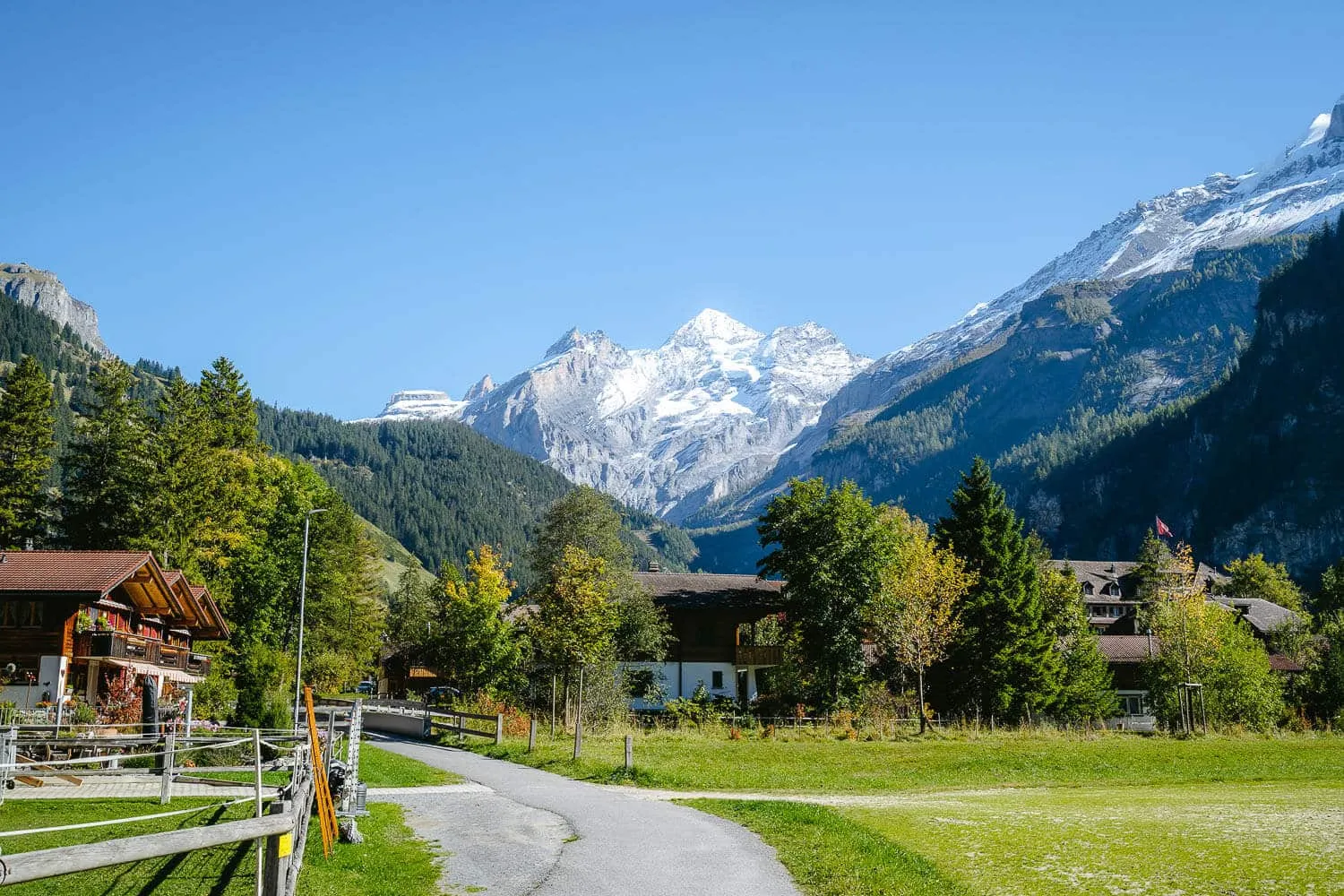 The Blümlisalp on the background to the Kandersteg cable car station