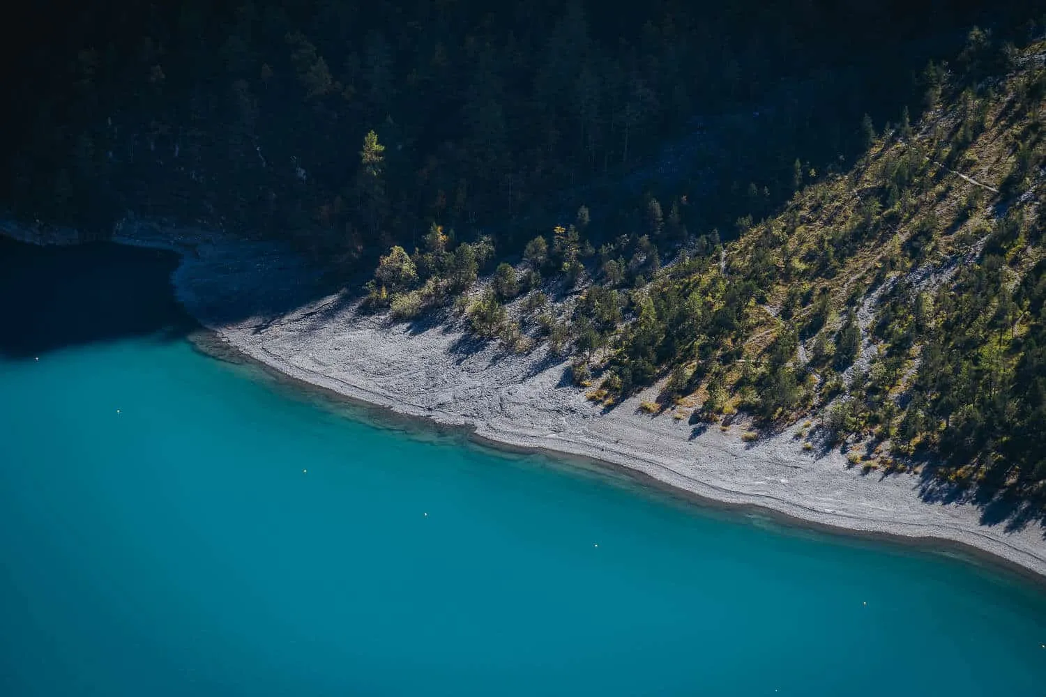 The beaches at Oeschinensee Lake