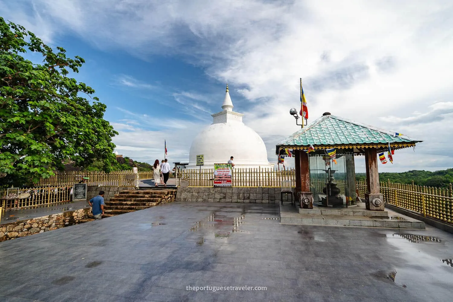 The stupa on top of the Sithulpawwa Rock Temple