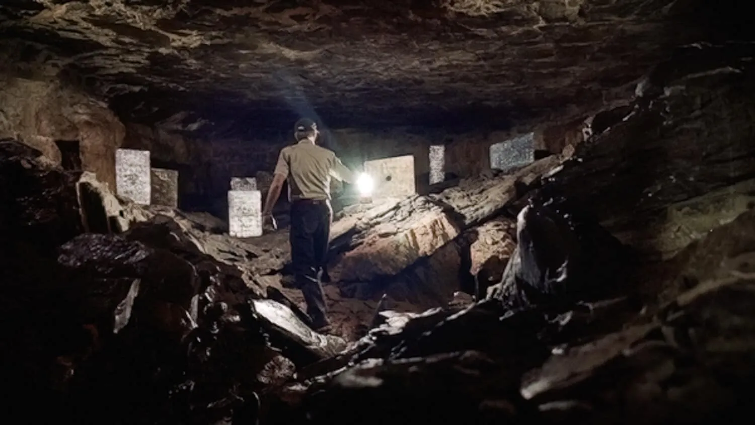 A scene from the documentary Tayos Hay un Mundo Bajo Tus Pies