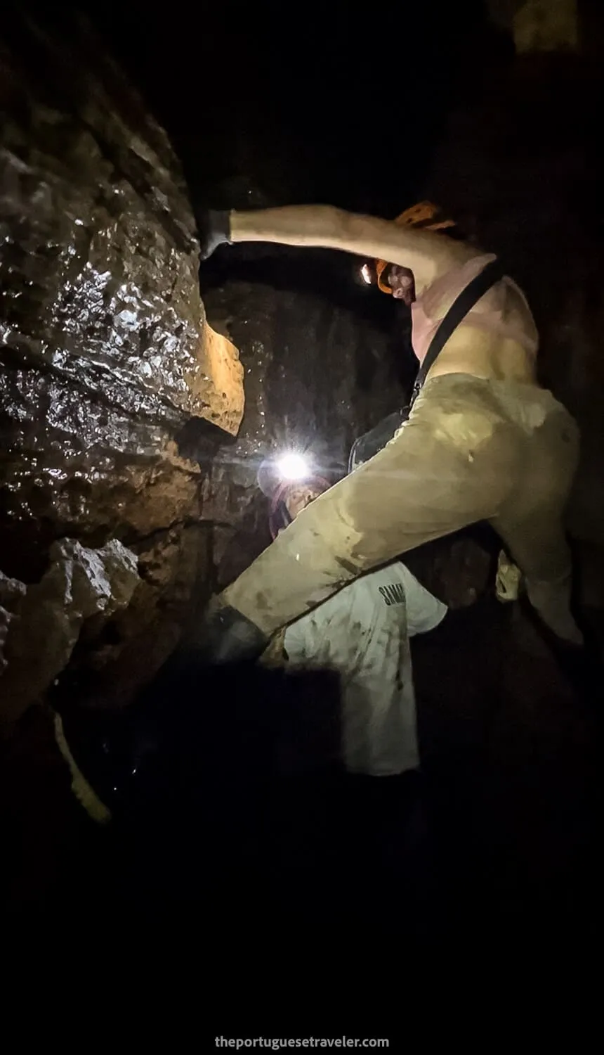 Tomb Raider passing through the obstacles w/ Leandro's help, on the Cueva de Los Tayos expedition.