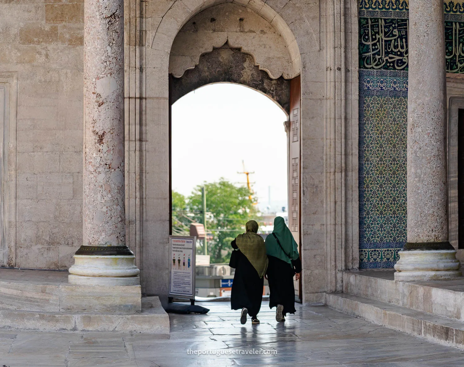 The courtyard of the Yeni Camii